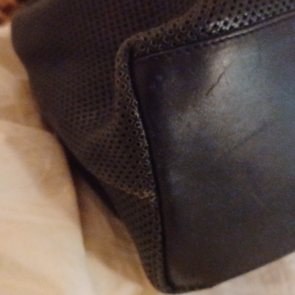 Gucci Bamboo Loop Handle perforated leather purse - Picture 4 of 11